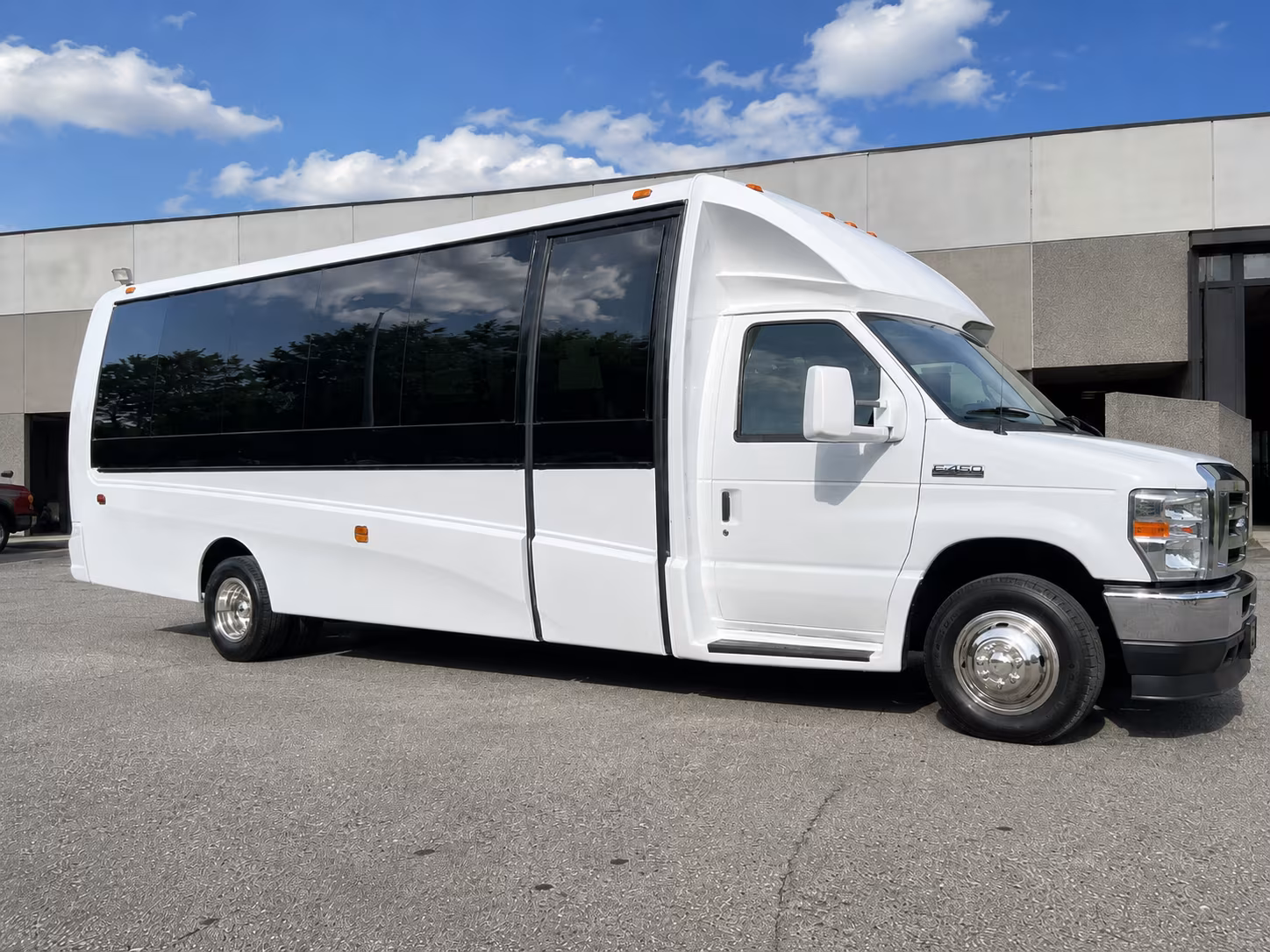 finding the right bus size for alexandria s unique wedding venues
