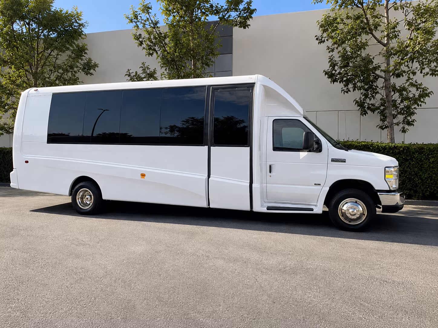 how the type of bus changes the price in alexandria virginia