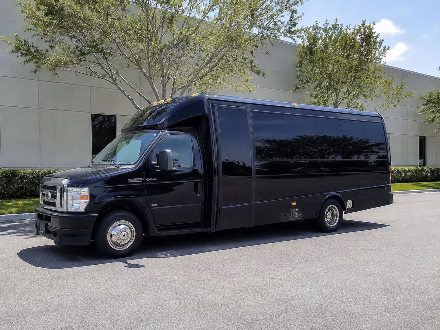 old town alexandria wedding shuttles that navigate the historic streets