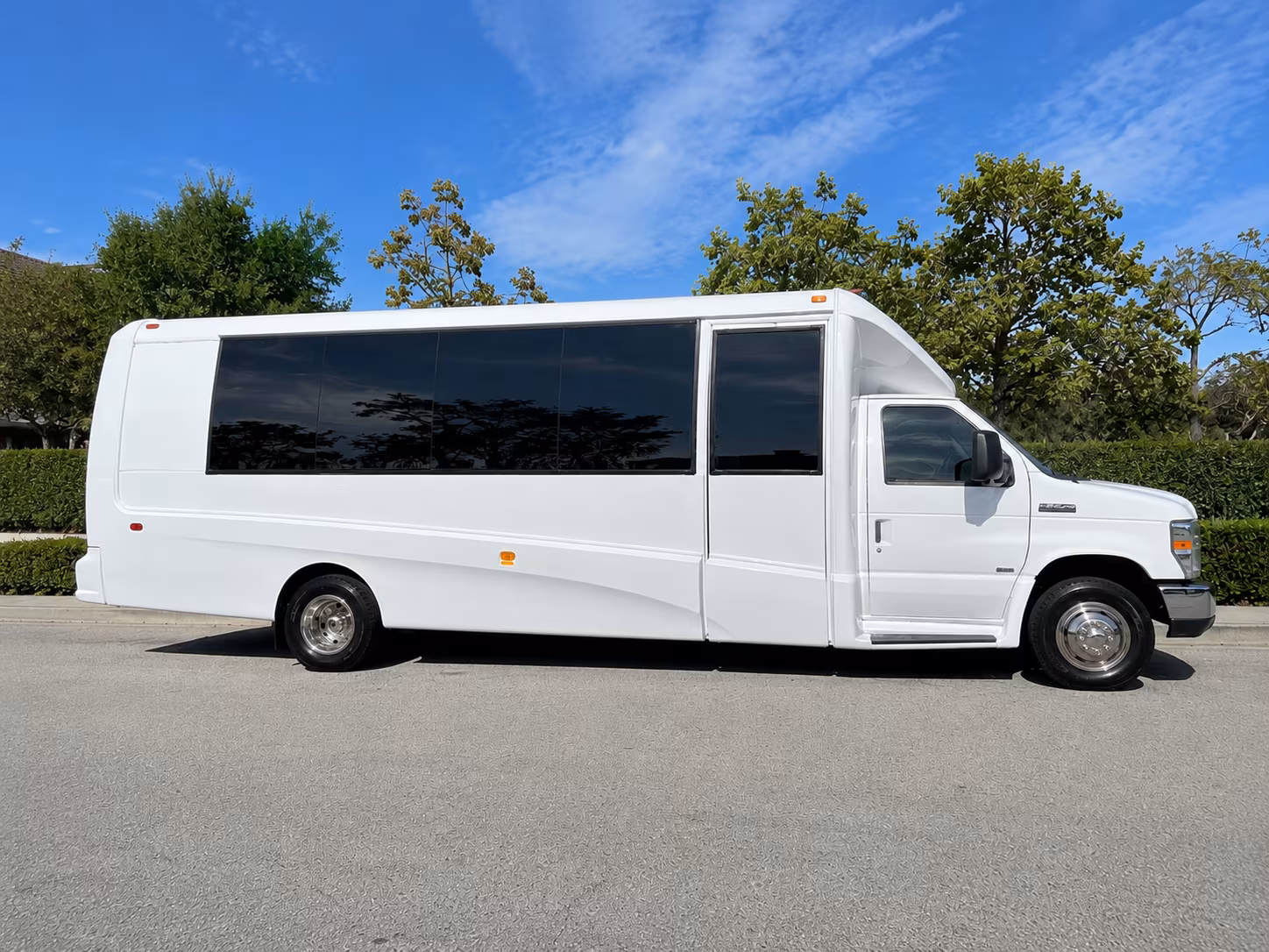 why alexandria couples choose alexandriacharterbuscompany com for wedding transportation